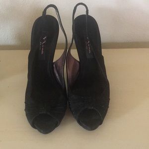 Woman size7.5M party dress shoes. High heels black